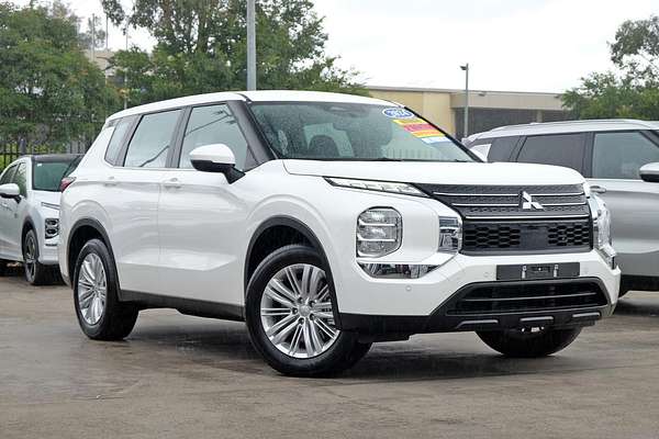 2024 Mitsubishi Outlander ES ZM
