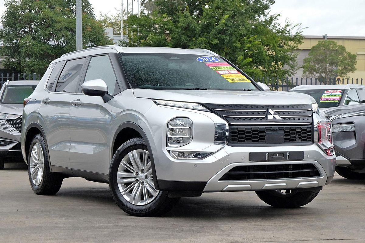2024 Mitsubishi Outlander LS ZM