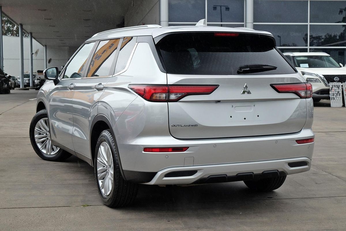 2024 Mitsubishi Outlander LS ZM