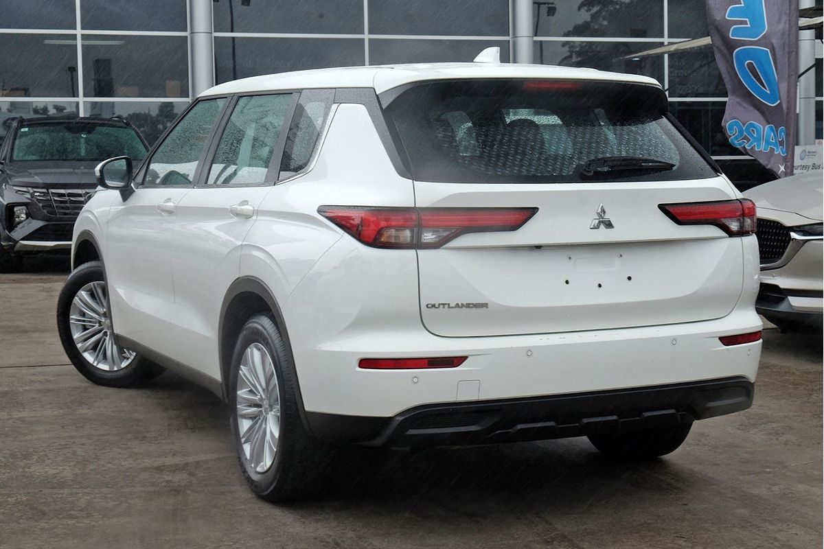 2024 Mitsubishi Outlander ES ZM