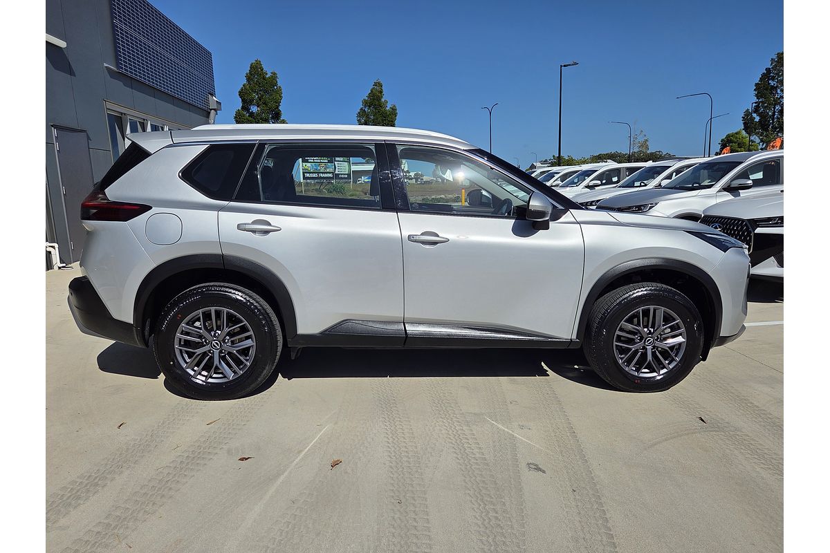 2024 Nissan X-TRAIL ST T33