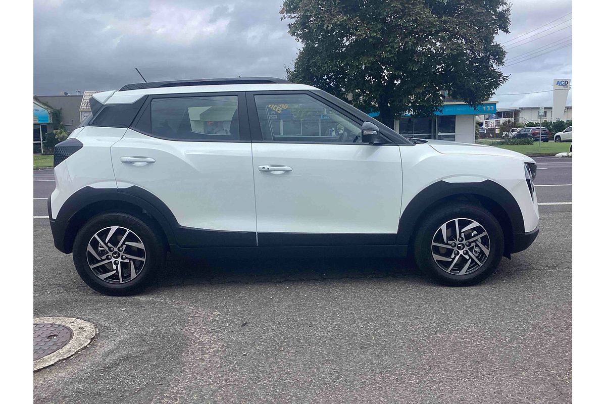 2025 Mahindra XUV3XO AX5L