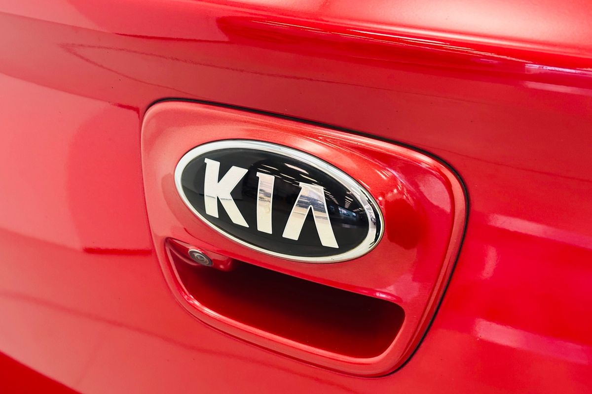 2017 Kia RIO S 6 SP MANUAL 5D HATCHBACK 4CYL 