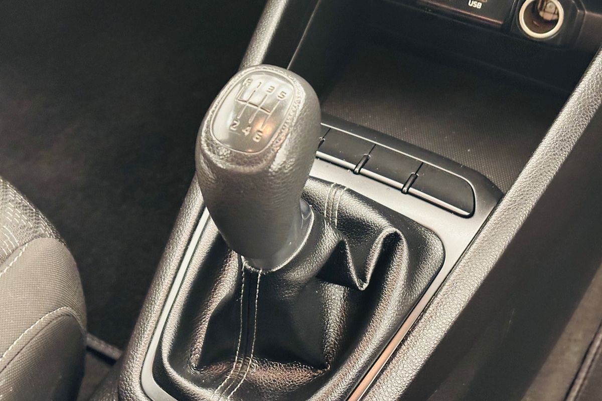 2017 Kia RIO S 6 SP MANUAL 5D HATCHBACK 4CYL 
