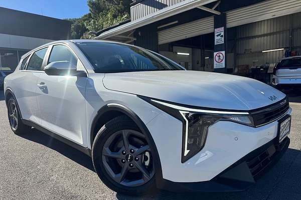 2025 Kia K4 S CL4m thumb-0