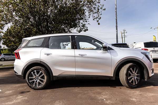 2025 Mahindra XUV700 AX7L