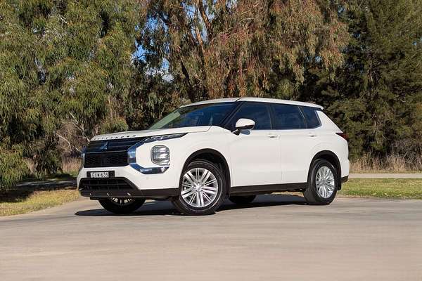2023 Mitsubishi Outlander ES ZM