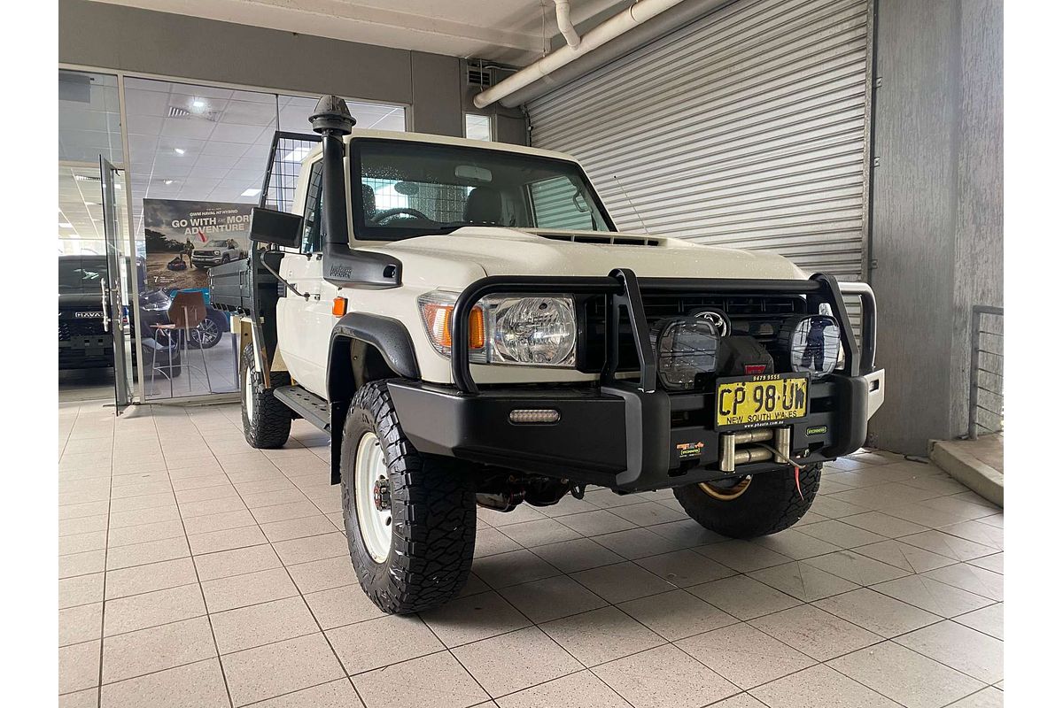 LANDCRUISER VDJ79R MY18 WORKMATE (4x4) 4.5L DTV8 DIESEL TURBO F/INJ 5 SP MANUAL C/CHAS