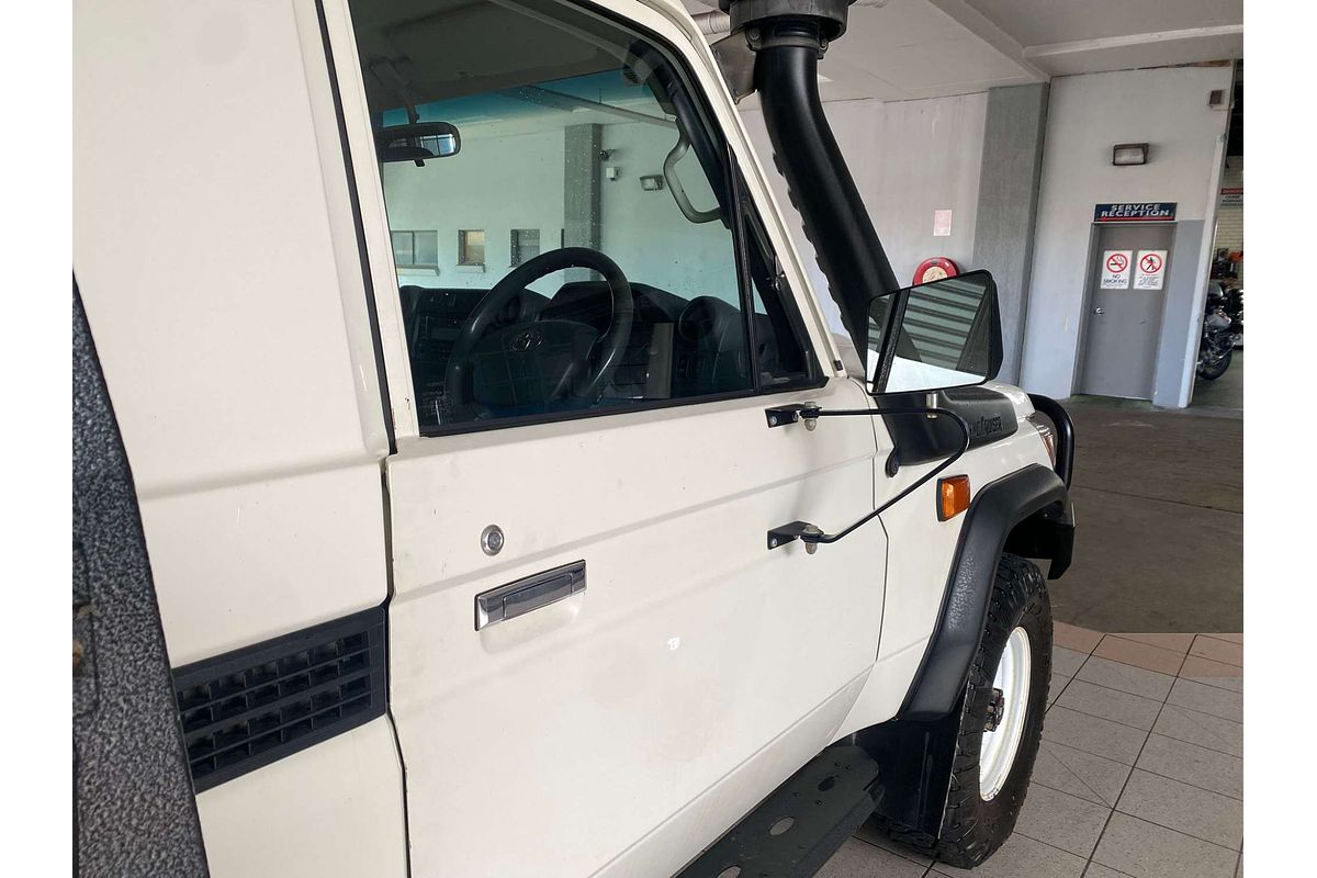 LANDCRUISER VDJ79R MY18 WORKMATE (4x4) 4.5L DTV8 DIESEL TURBO F/INJ 5 SP MANUAL C/CHAS
