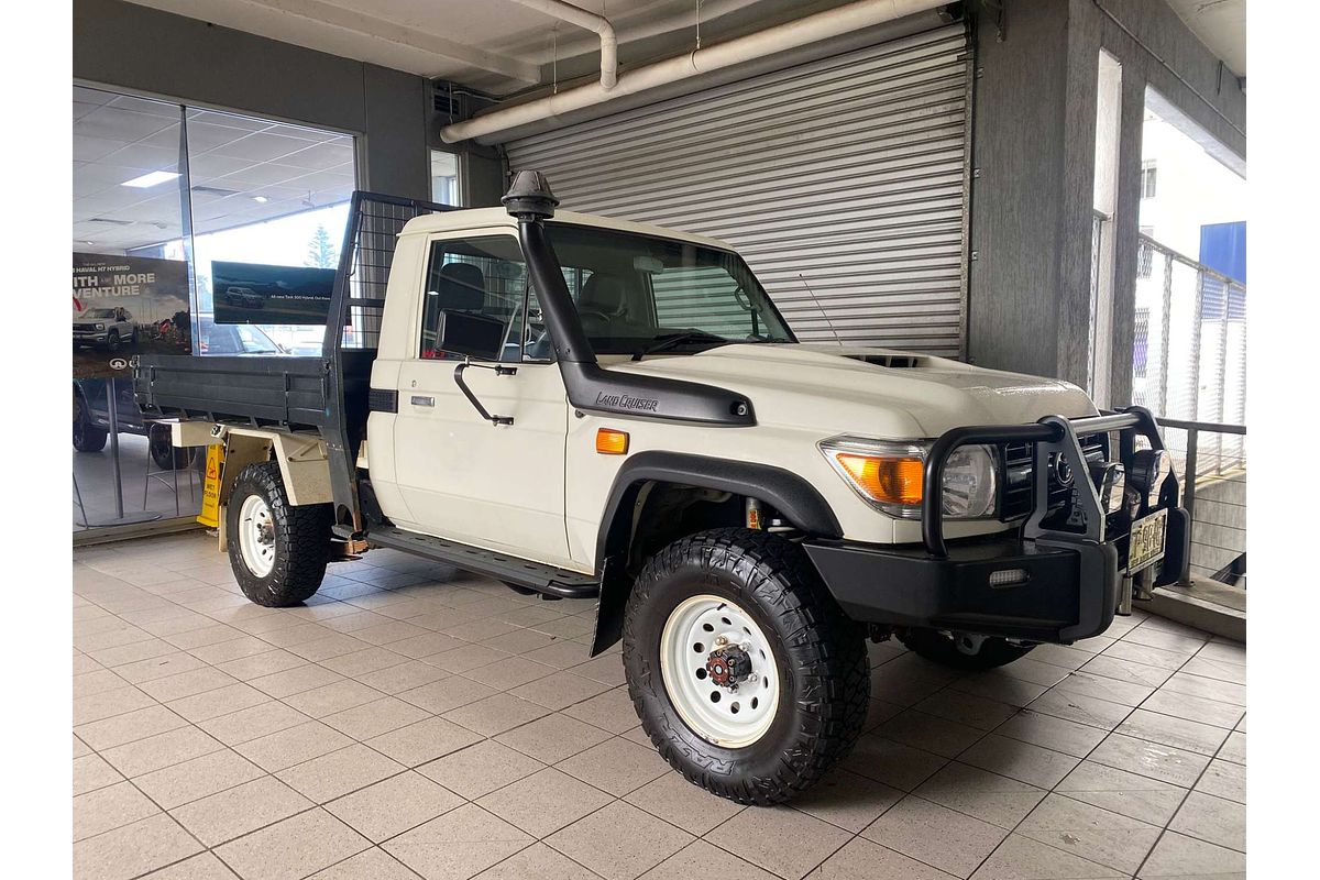 LANDCRUISER VDJ79R MY18 WORKMATE (4x4) 4.5L DTV8 DIESEL TURBO F/INJ 5 SP MANUAL C/CHAS