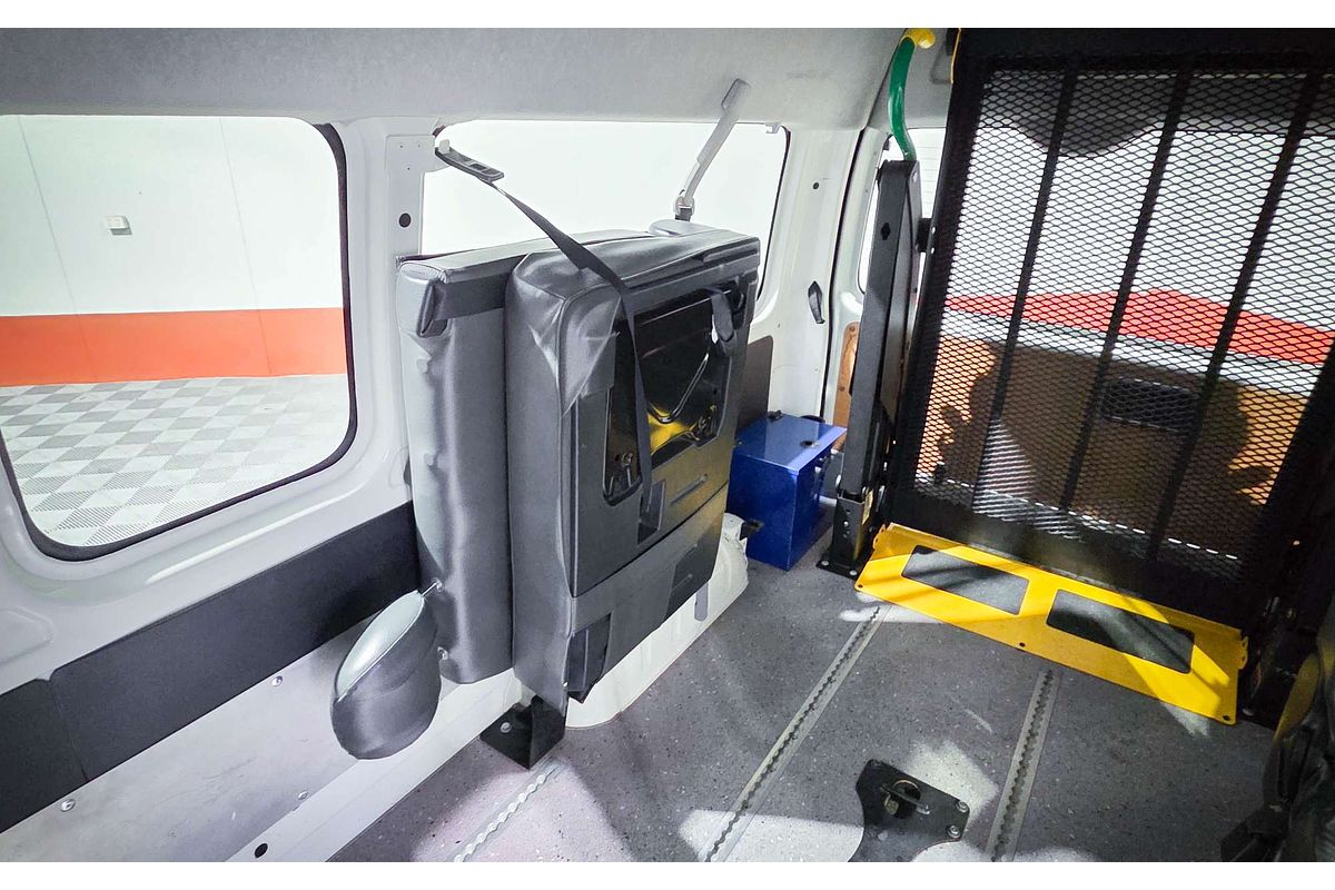 2016 Toyota Hiace Commuter KDH223R ELWB High Roof