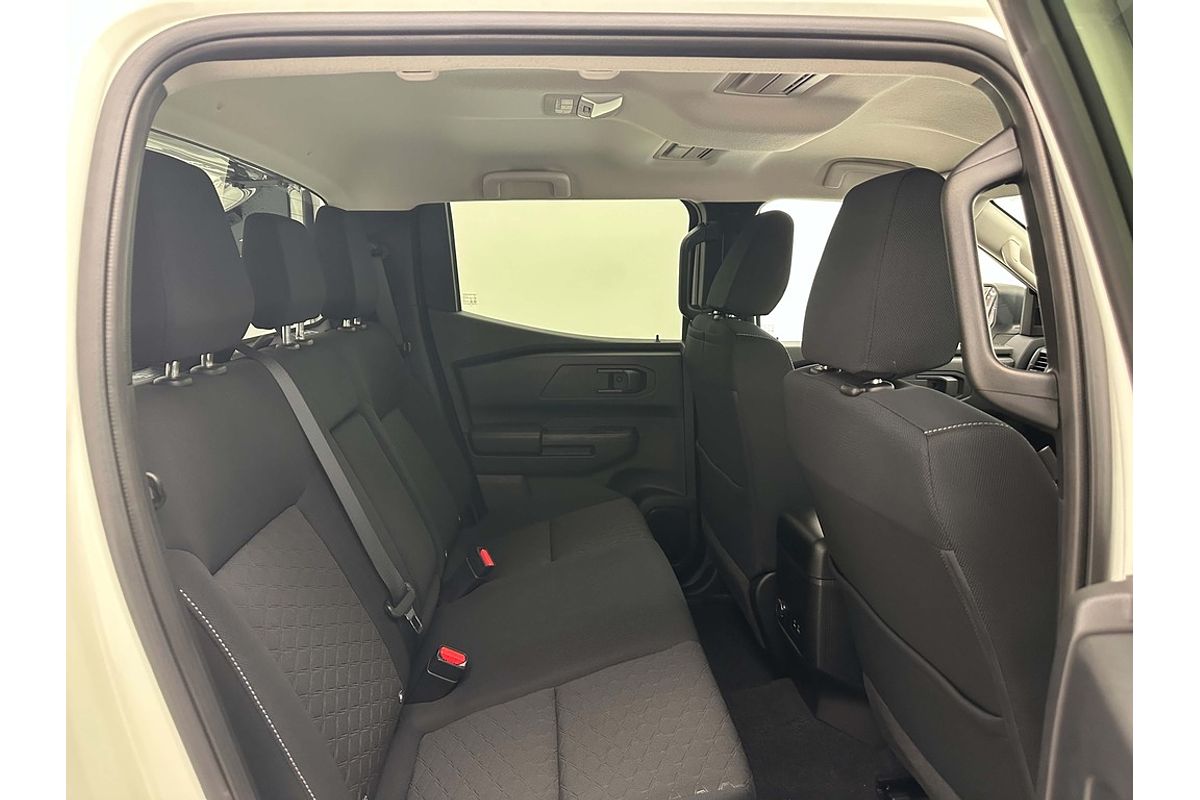 Nissan NAVARA 4X4 2.4 DSL AUTO DC ST