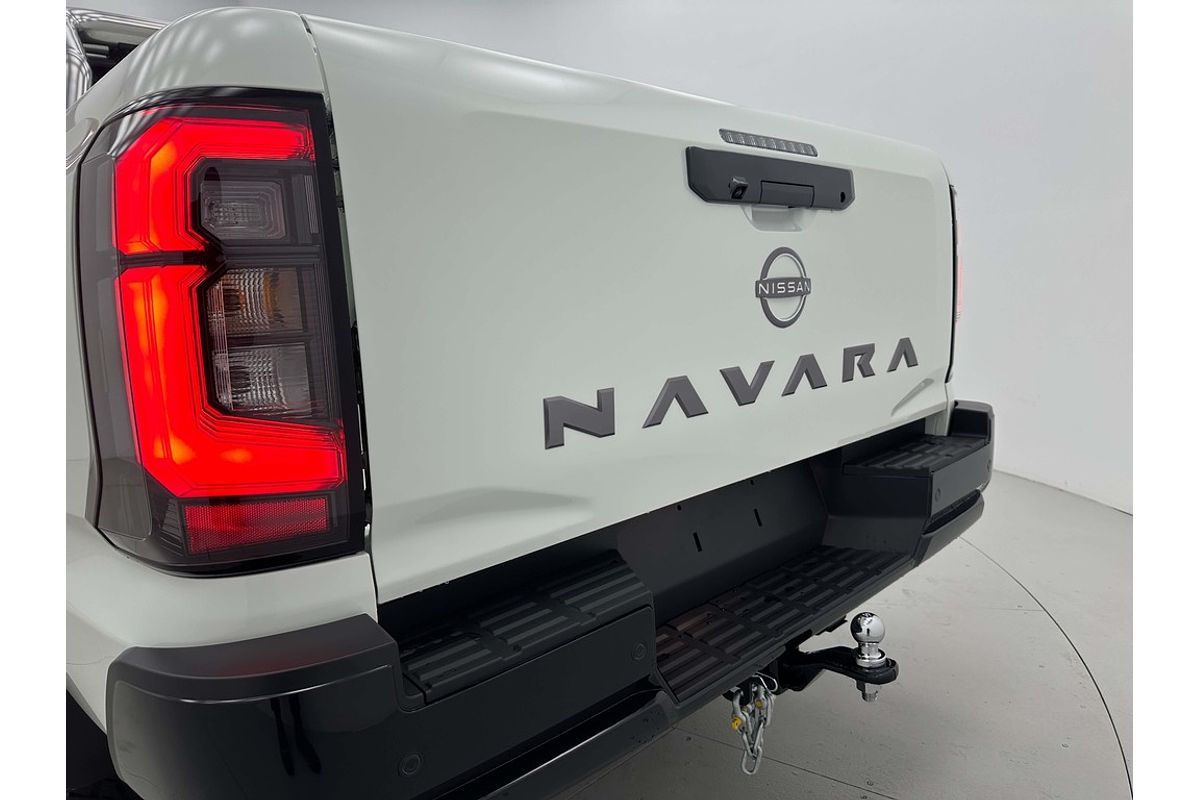 Nissan NAVARA 4X4 2.4 DSL AUTO DC ST