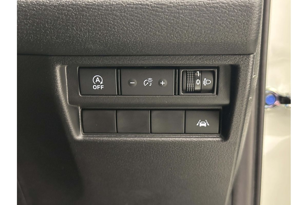 Nissan NAVARA 4X4 2.4 DSL AUTO DC ST