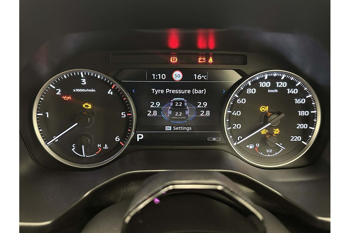 Nissan NAVARA 4X4 2.4 DSL AUTO DC ST