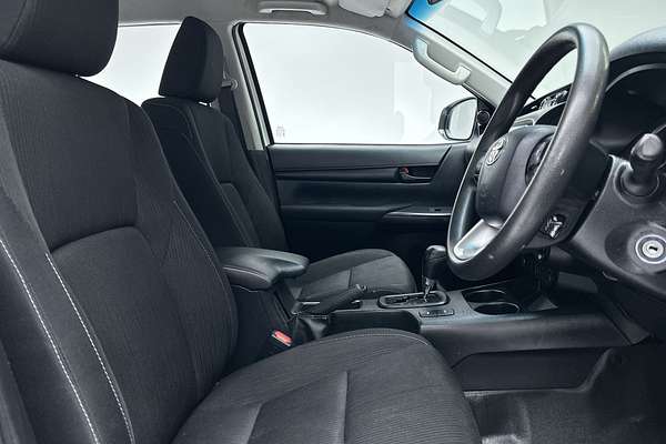 2022 Toyota Hilux SR GUN126R 4X4 thumb-11