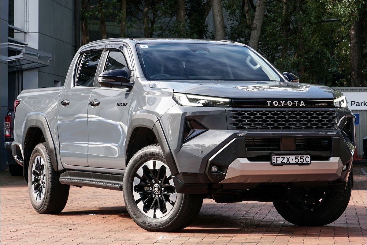 2025 Toyota Hilux SR5 48V GUN227R 4X4