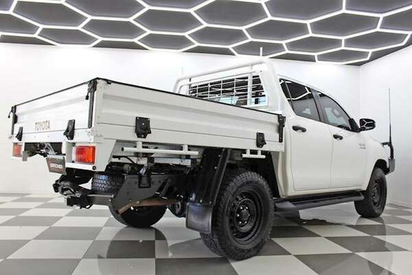 2019 Toyota HILUX SR DUAL CAB GUN126R