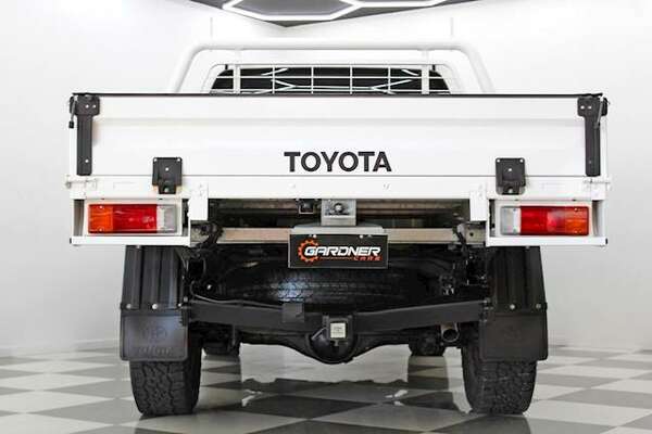 2019 Toyota HILUX SR DUAL CAB GUN126R