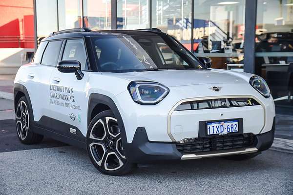 2025 MINI Aceman SE Favoured J05