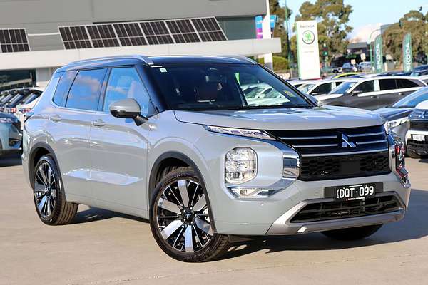 2025 Mitsubishi Outlander Exceed Tourer ZM