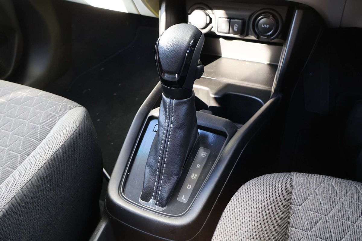 2025 Suzuki Swift Hybrid Plus UZ