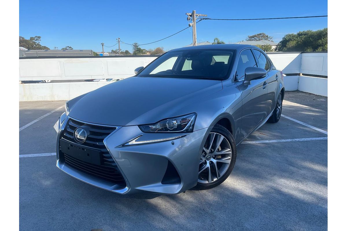 2018 Lexus IS IS300h Luxury AVE30R