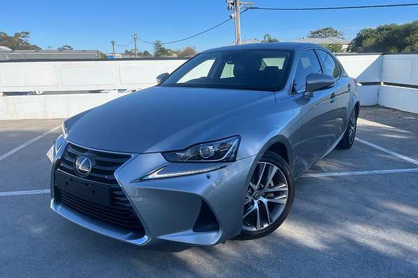 2018 Lexus IS IS300h Luxury AVE30R