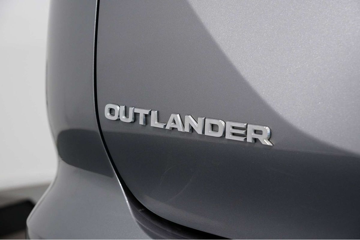 2022 Mitsubishi Outlander ES ZM