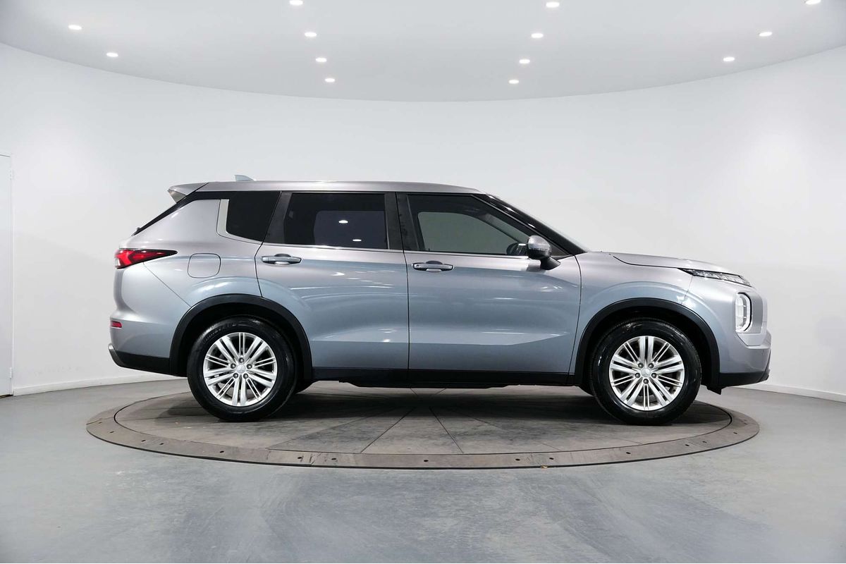 2022 Mitsubishi Outlander ES ZM