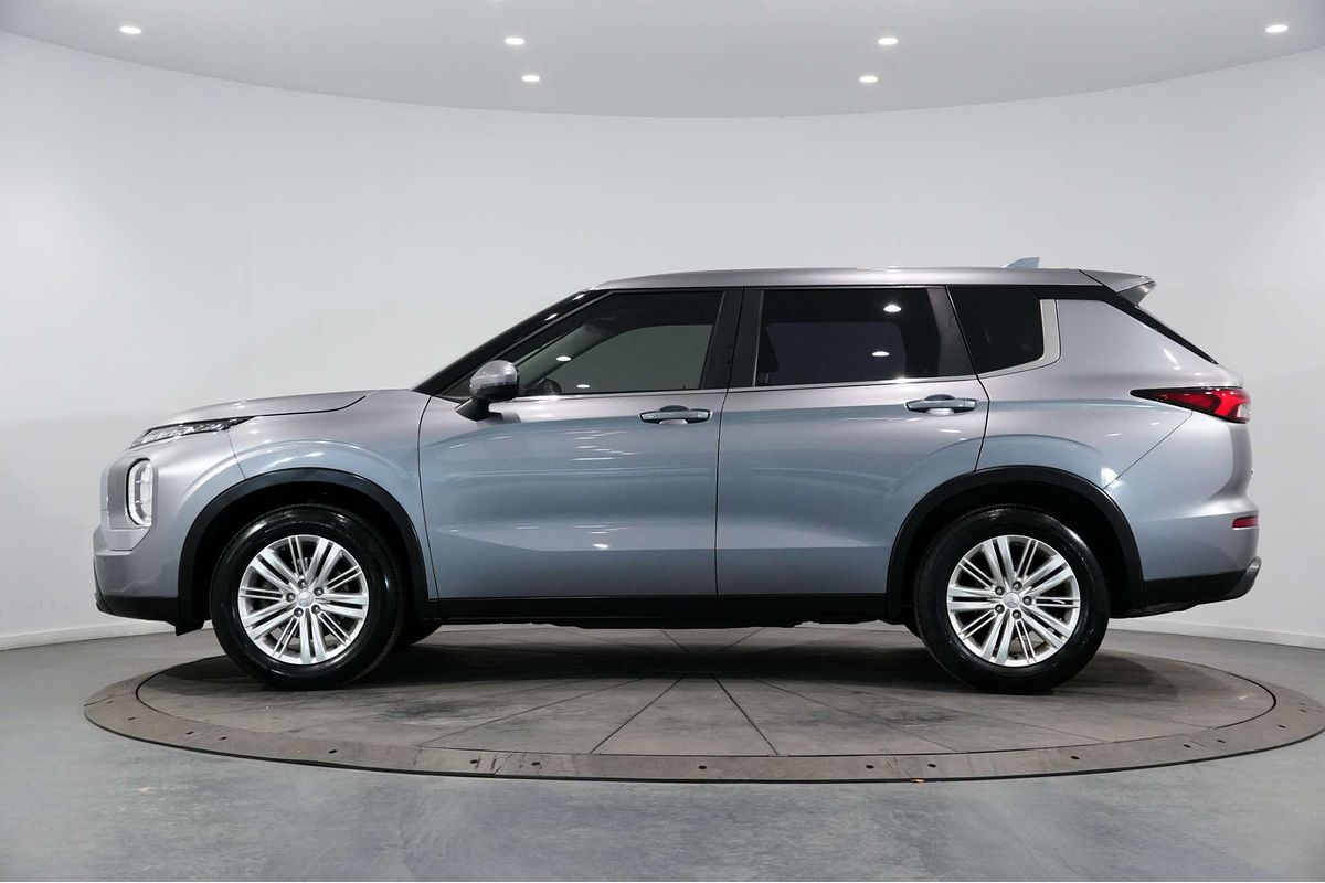 2022 Mitsubishi Outlander ES ZM