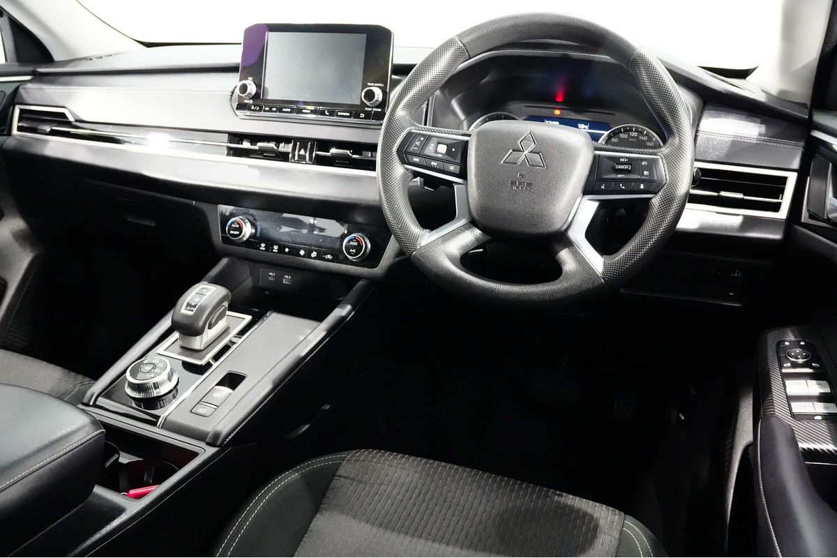 2022 Mitsubishi Outlander ES ZM