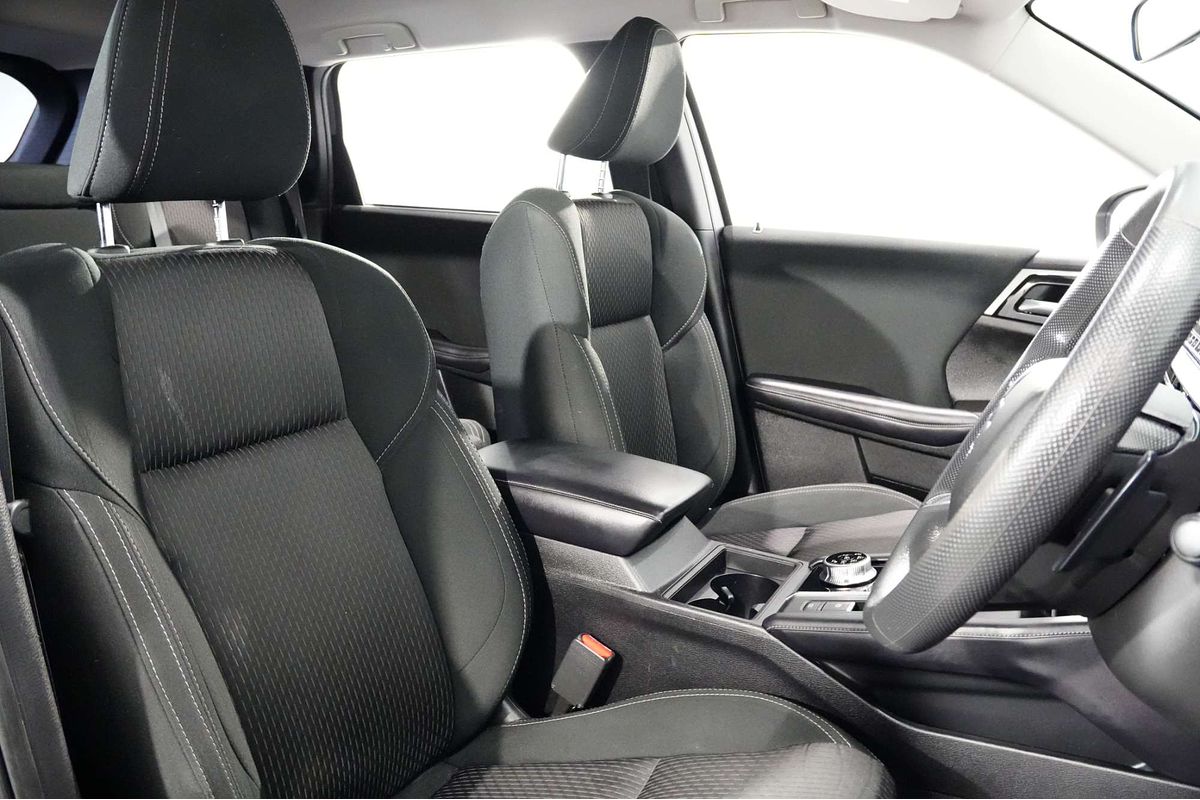 2022 Mitsubishi Outlander ES ZM