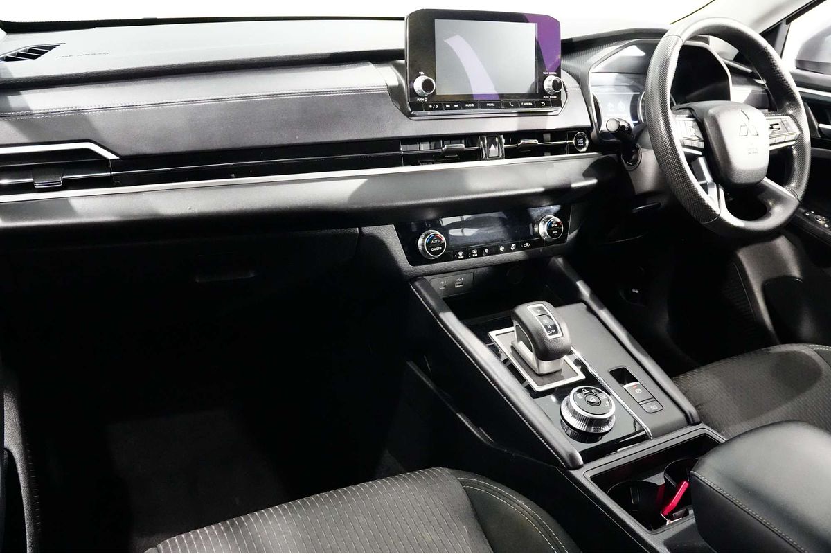 2022 Mitsubishi Outlander ES ZM