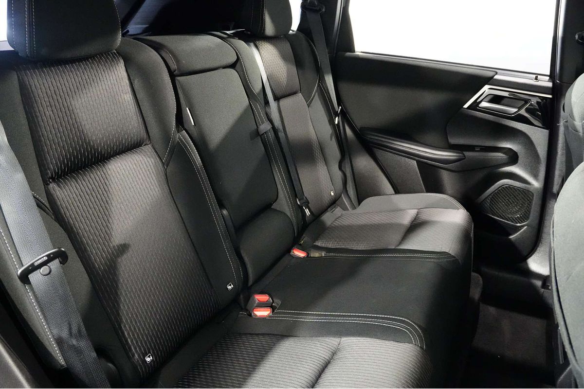 2022 Mitsubishi Outlander ES ZM