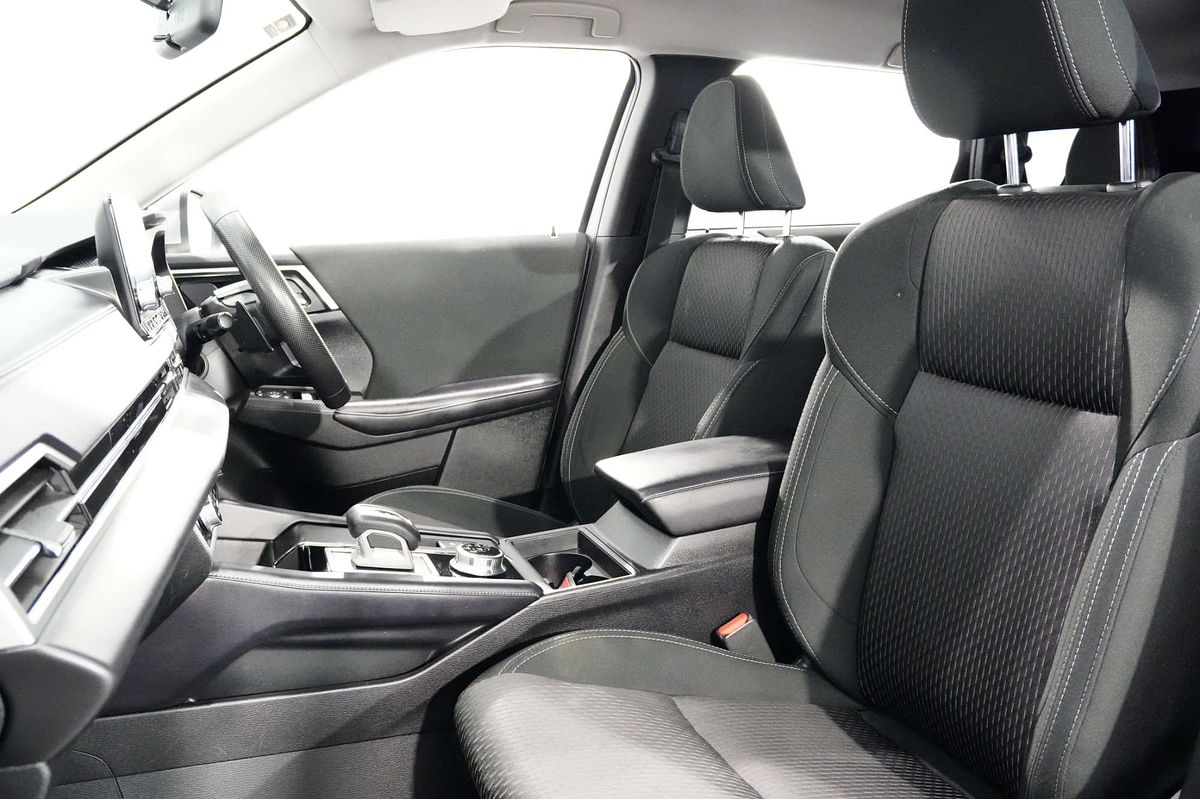 2022 Mitsubishi Outlander ES ZM