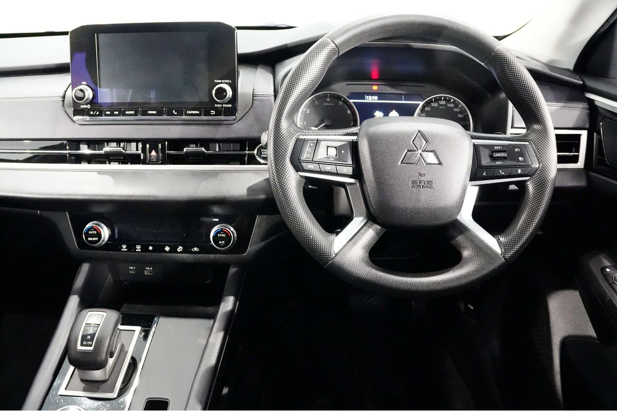 2022 Mitsubishi Outlander ES ZM