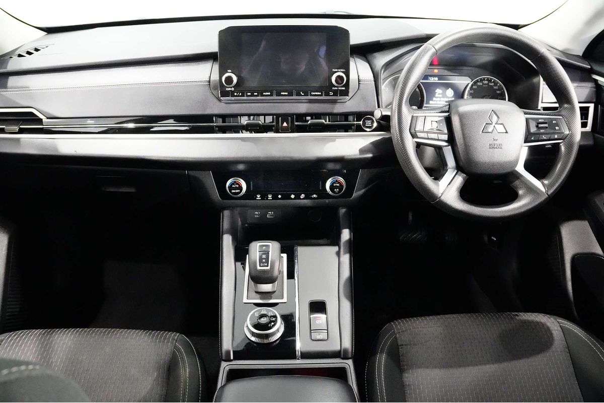 2022 Mitsubishi Outlander ES ZM