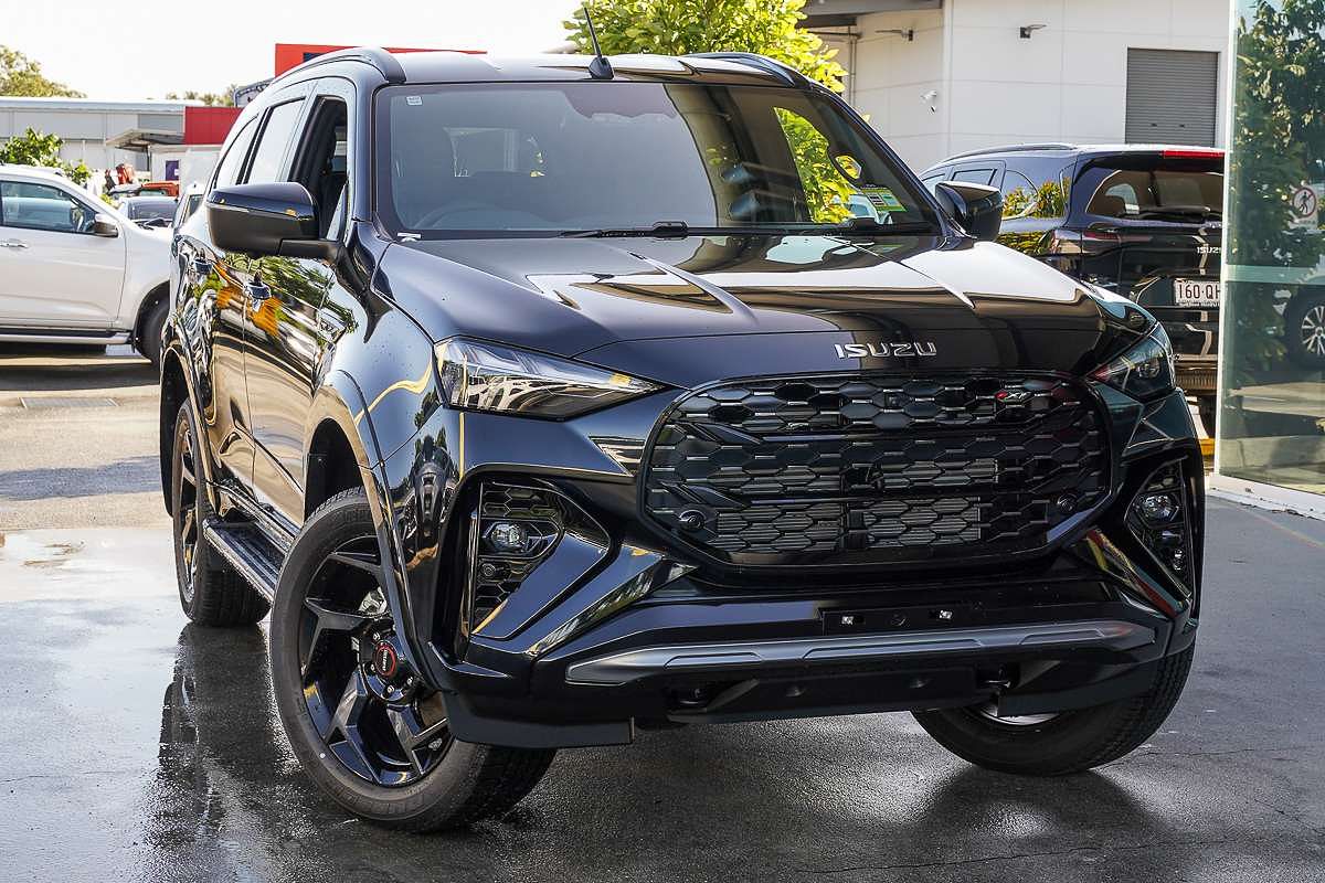 2026 Isuzu MU-X X-TERRAIN