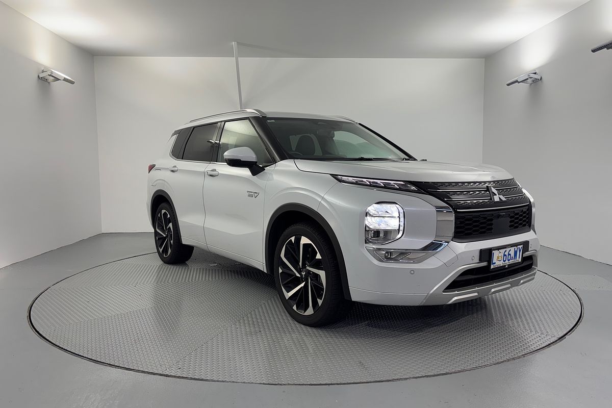 2024 Mitsubishi Outlander PHEV Exceed ZM