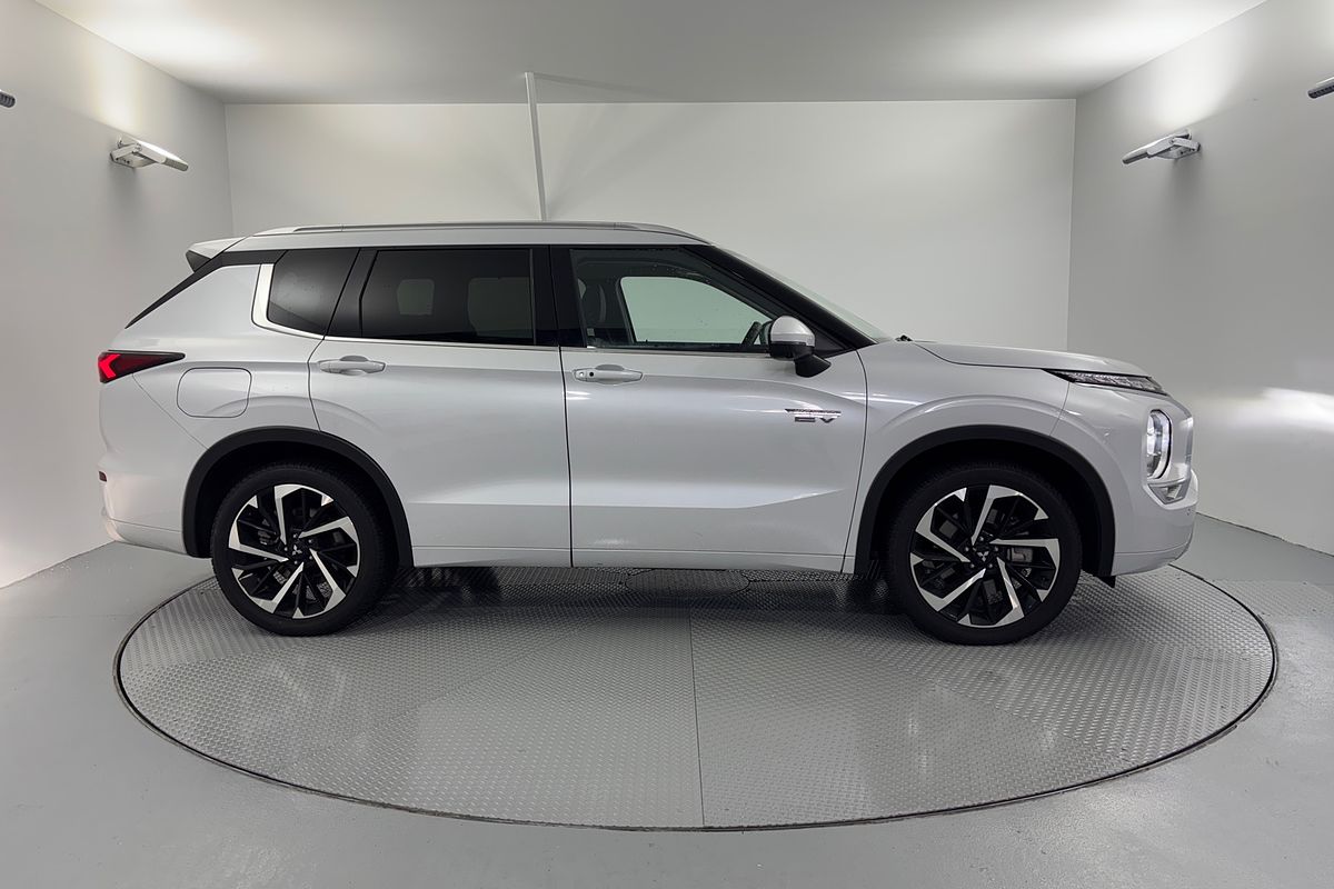 2024 Mitsubishi Outlander PHEV Exceed ZM