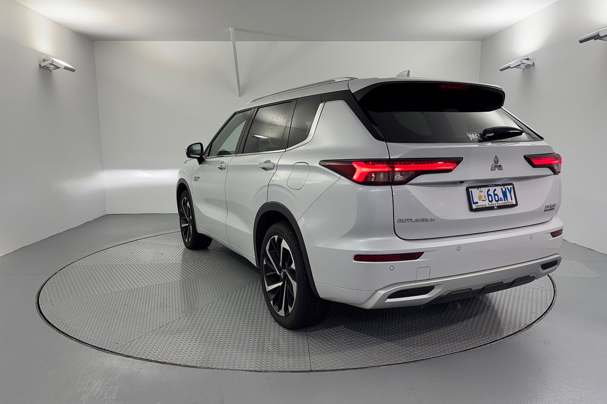 2024 Mitsubishi Outlander PHEV Exceed ZM