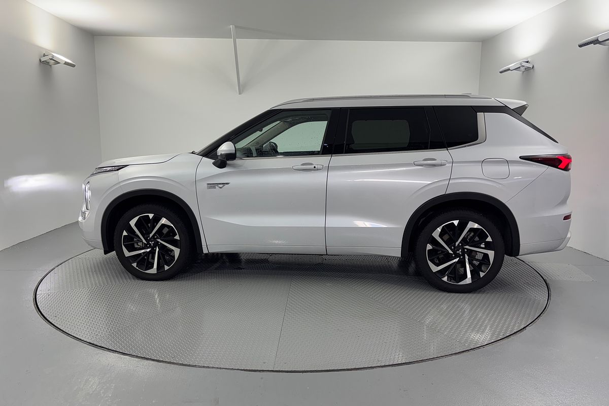 2024 Mitsubishi Outlander PHEV Exceed ZM