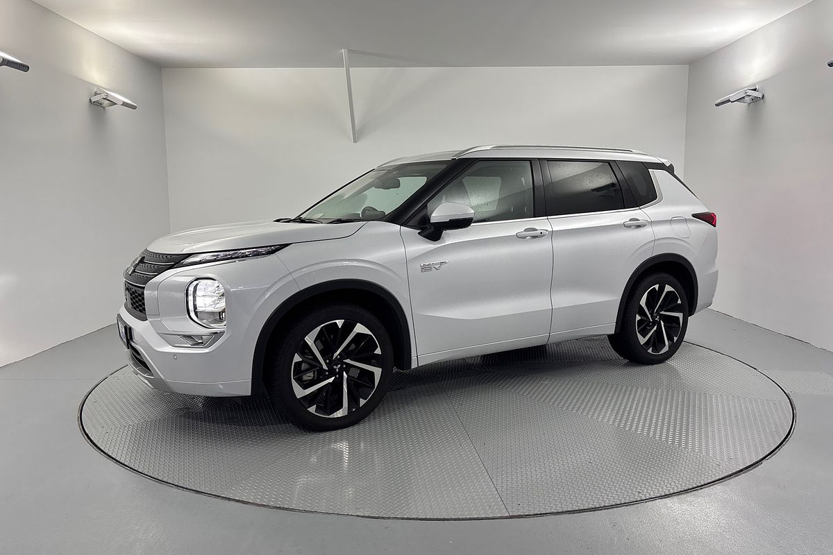 2024 Mitsubishi Outlander PHEV Exceed ZM