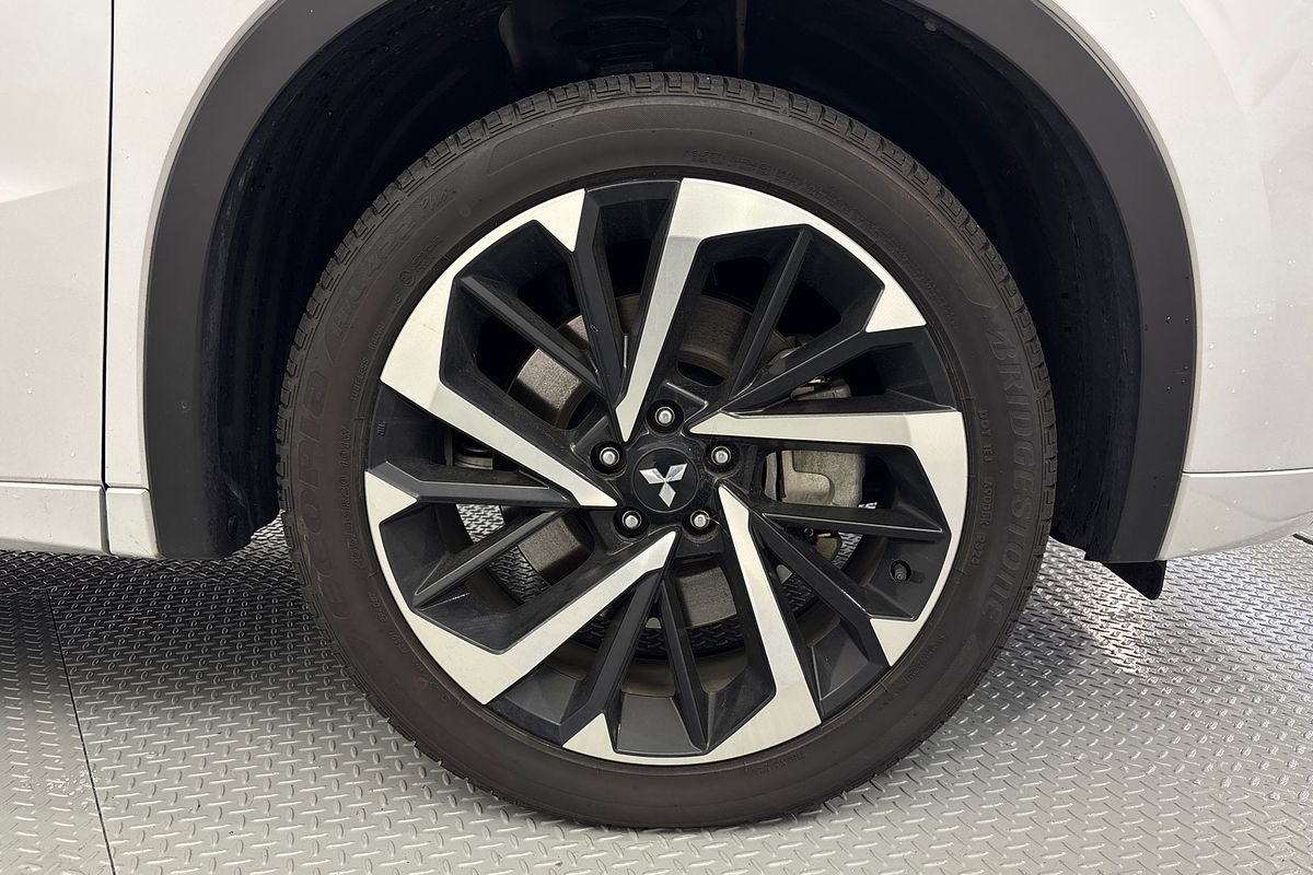 2024 Mitsubishi Outlander PHEV Exceed ZM