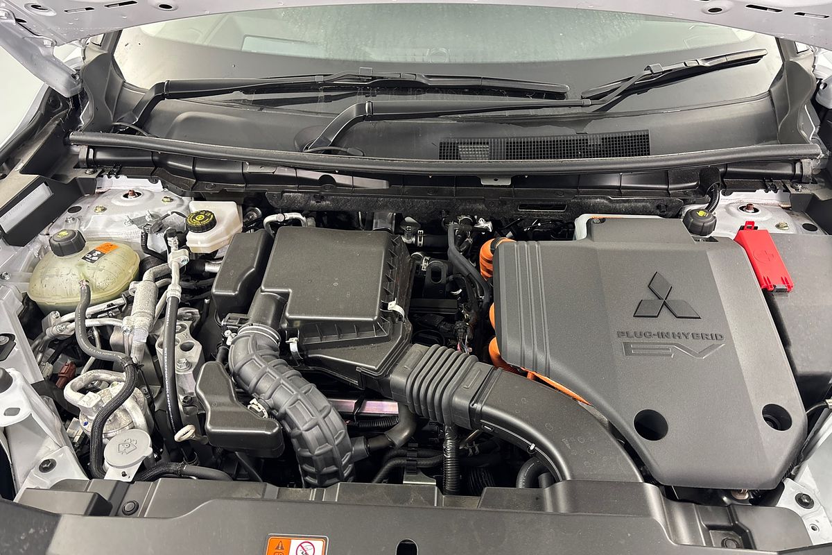 2024 Mitsubishi Outlander PHEV Exceed ZM