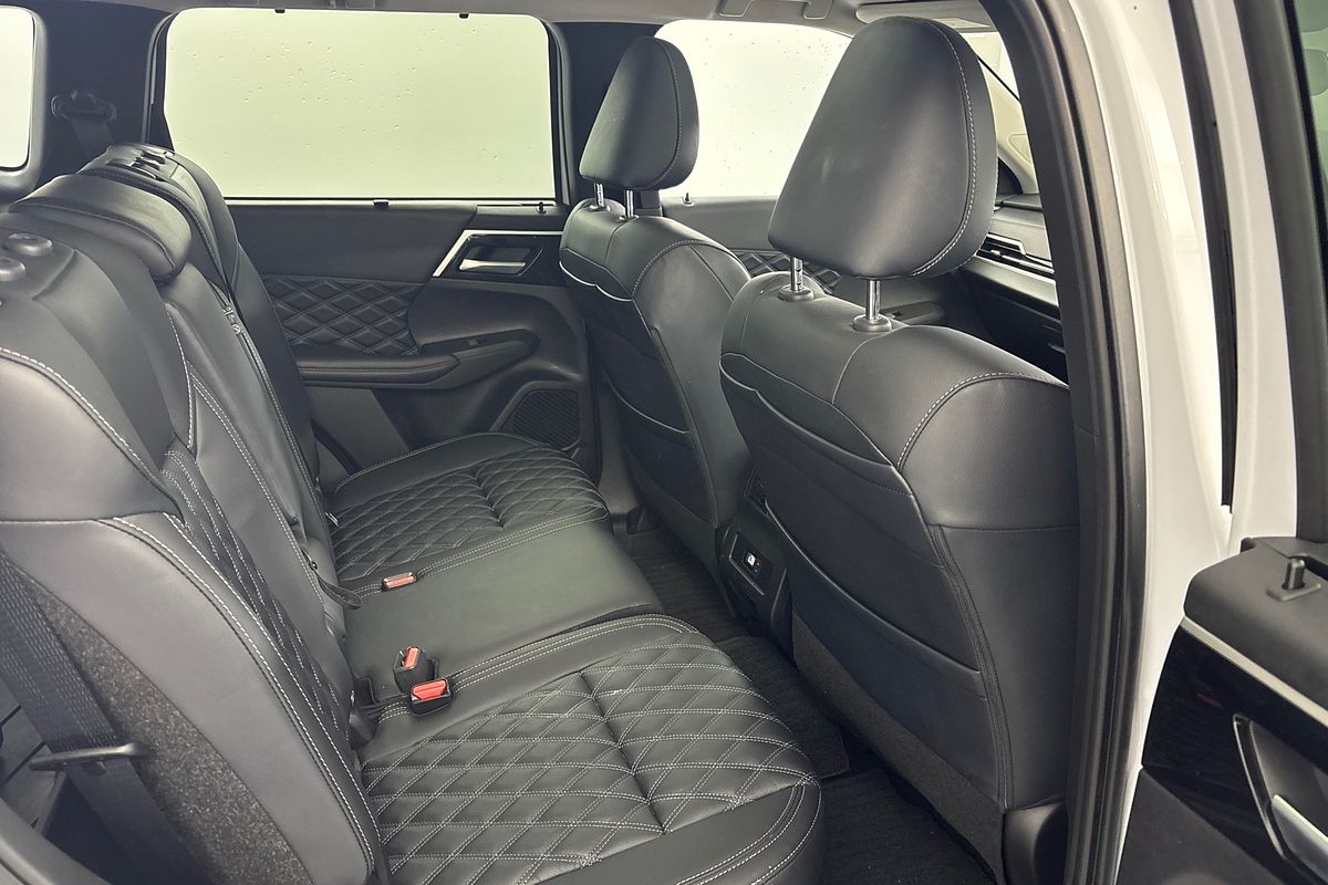 2024 Mitsubishi Outlander PHEV Exceed ZM