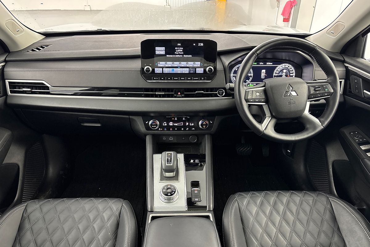 2024 Mitsubishi Outlander PHEV Exceed ZM