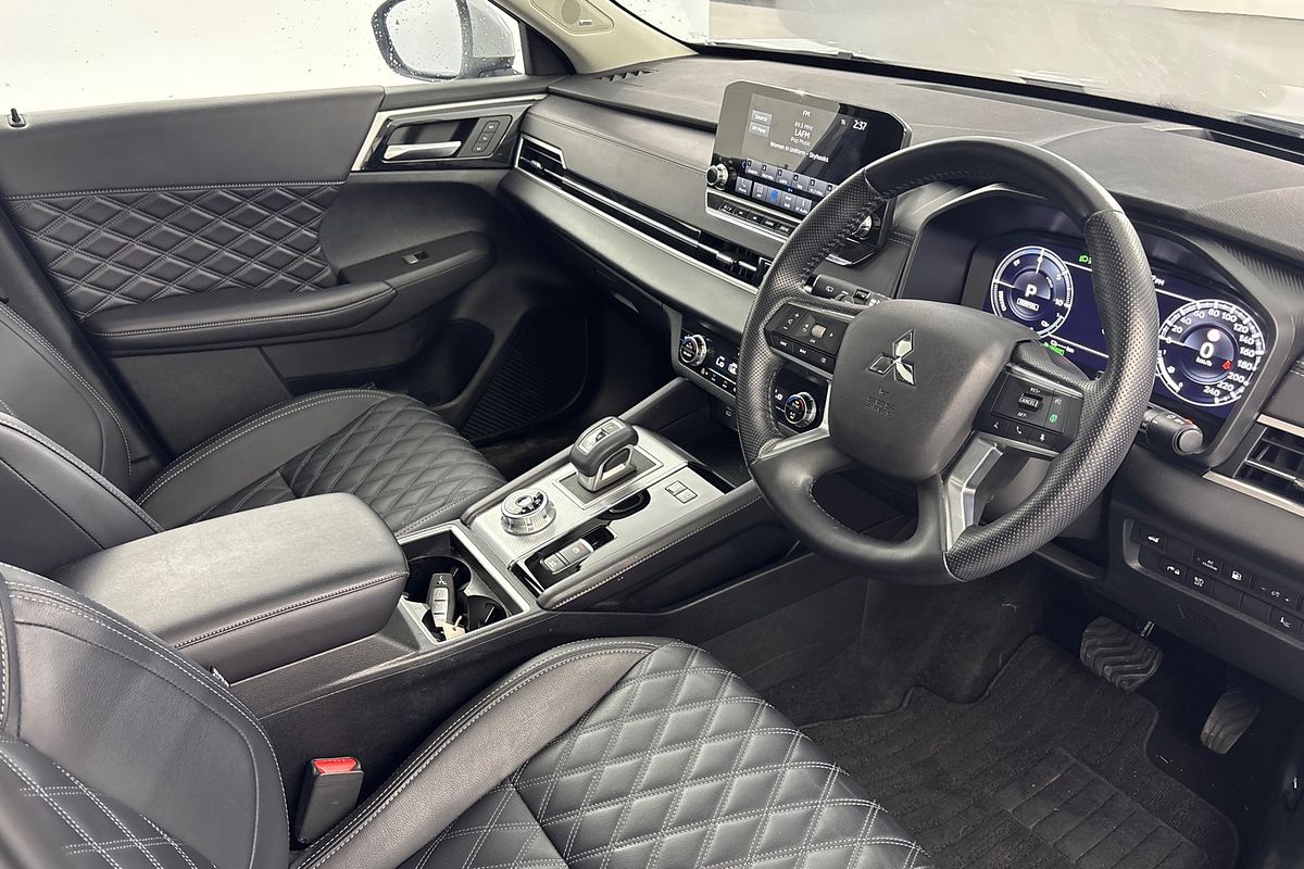 2024 Mitsubishi Outlander PHEV Exceed ZM