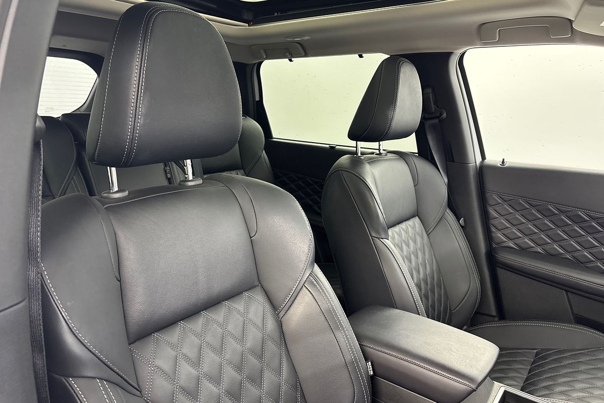 2024 Mitsubishi Outlander PHEV Exceed ZM